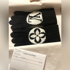 Btand New LV Medallion Gloves 2023..